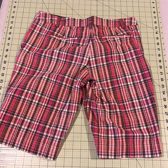 2 pair of plaid Bermuda shorts - Picture 7 of 7